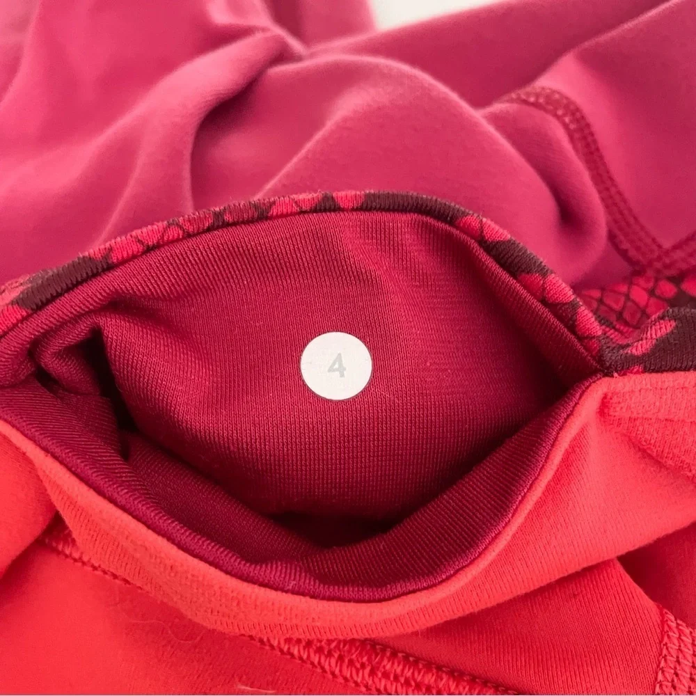 Lululemon Athletica Reversible Wunder Under Cropped Leggings. Womens size 4